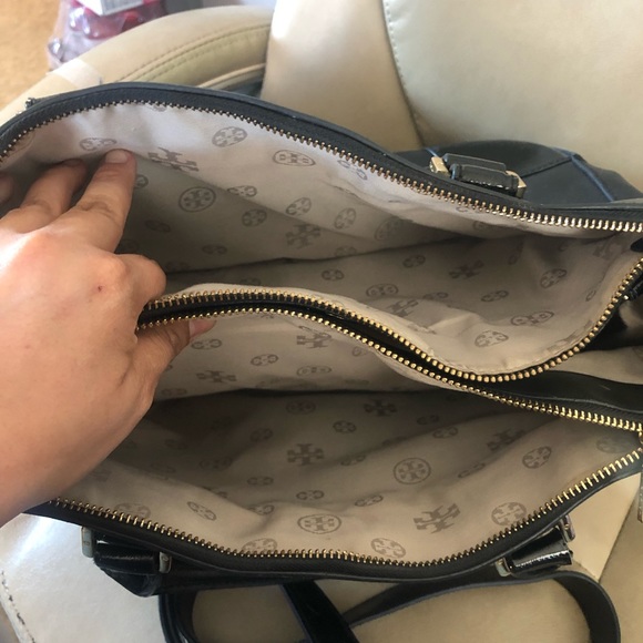 💄Tory Burch Robinson 3 compartment Tote w/strap💄 - Picture 6 of 8